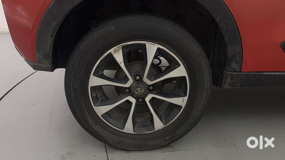 Tata Nexon 1.5 Revotorq Xza Plus Dual Tone Roof Amt (s), 2021, Petro..