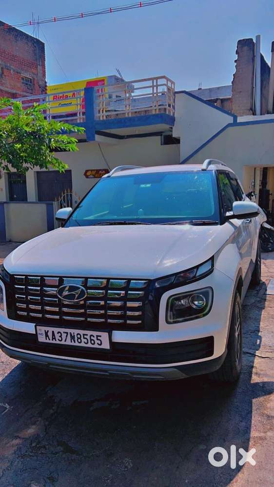 Hyundai Venue Petrol 2023