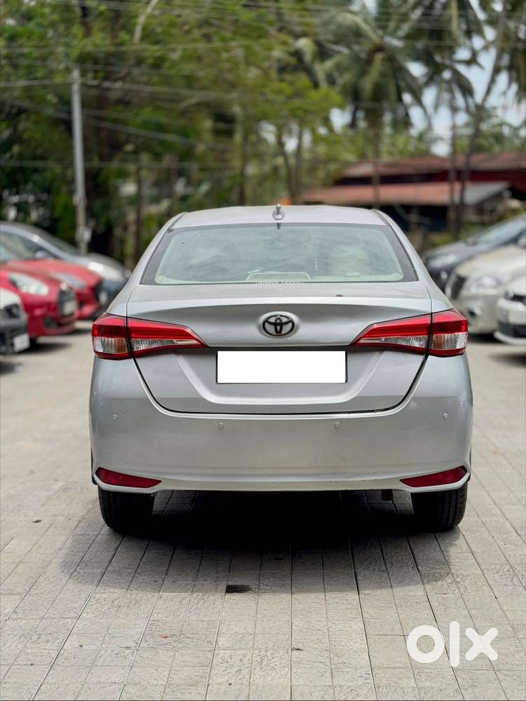 Toyota Yaris J Cvt, 2018, Petrol