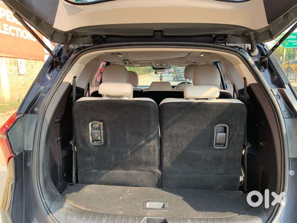 Mahindra Xuv700 2.2 Ax 7 Diesel Mt Luxury Pack Str, 2023, Diesel