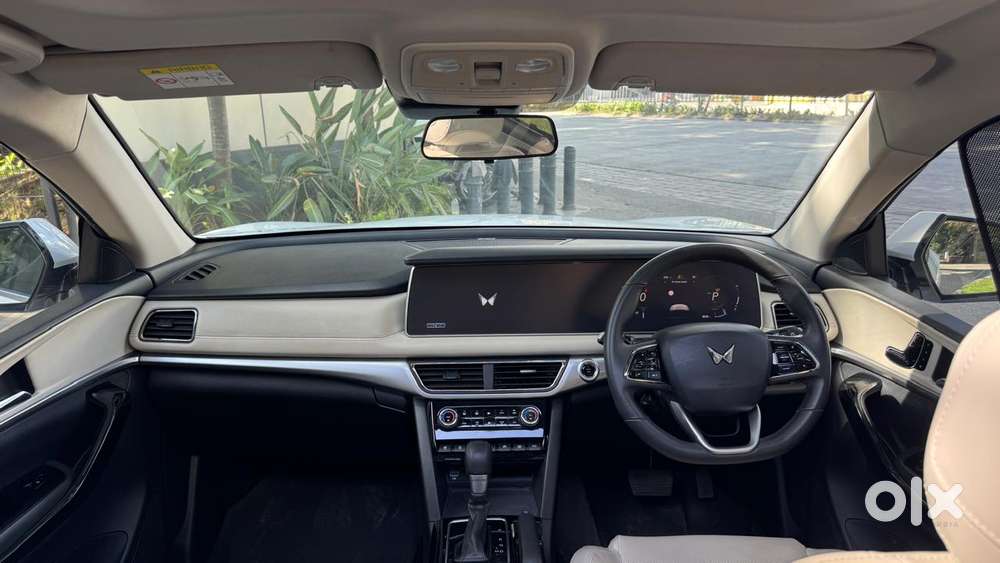 Mahindra Xuv700 2.2 Ax 7 Diesel At Str, 2025, Diesel