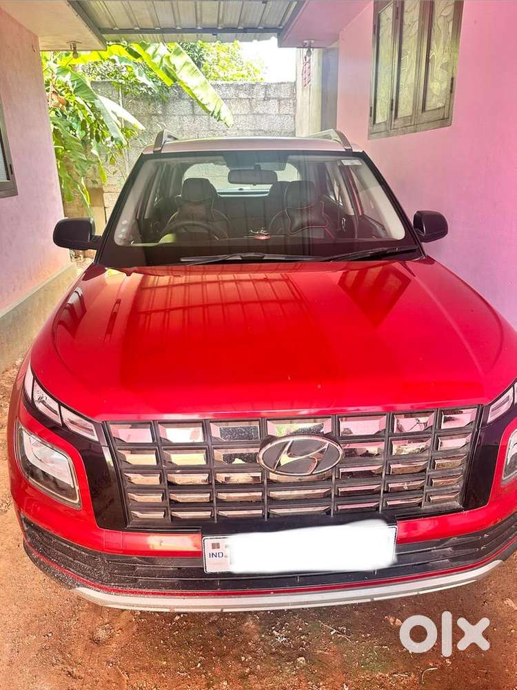 Hyundai Venue Facelift 2022 Petrol 14500 Km Driven