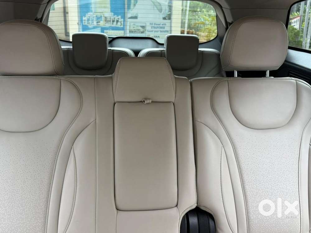 Mahindra Xuv700 2022 Diesel Well Maintained