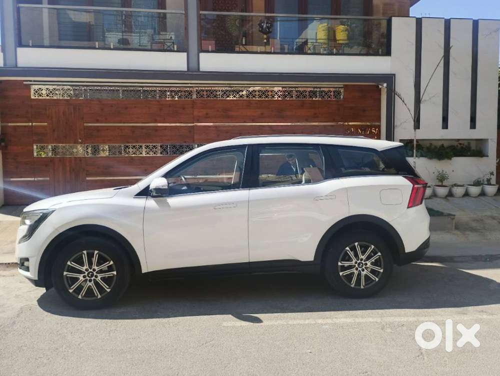 Mahindra Xuv700 2.0 Ax 7 Petrol Mt Str, 2023, Petrol