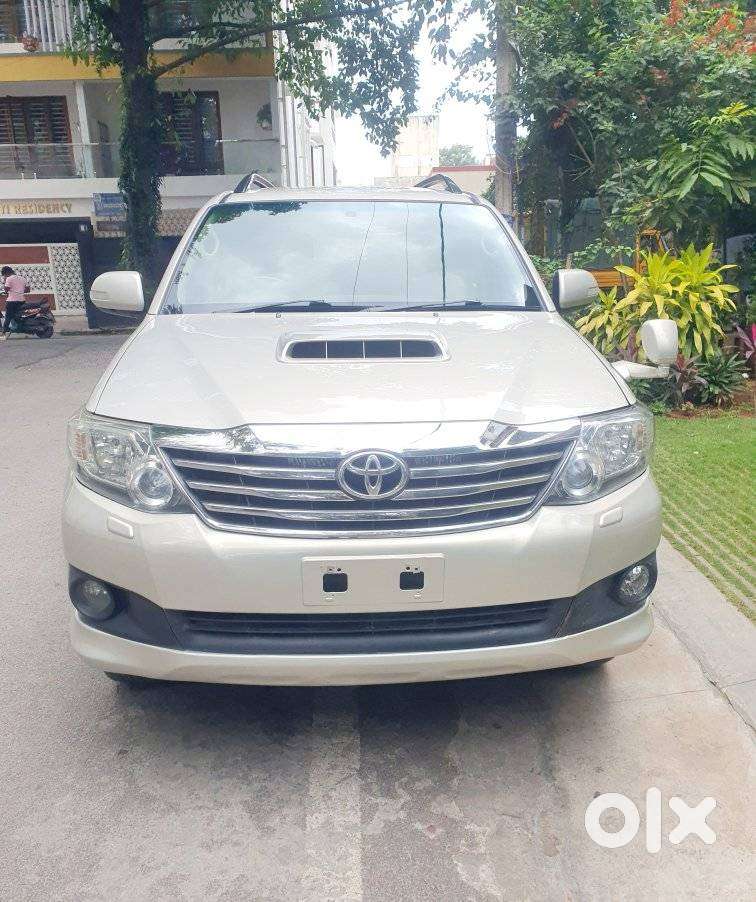 Toyota Fortuner 4x2 Manual, 2012, Diesel