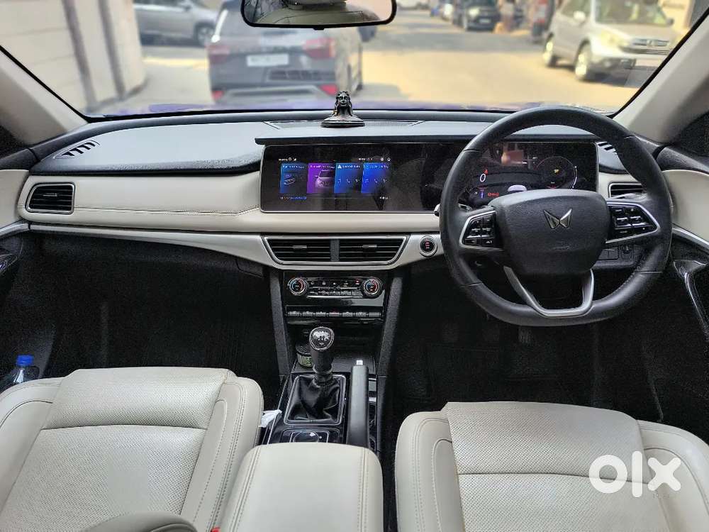 2021mahindra Xuv700 Mt Petrol
