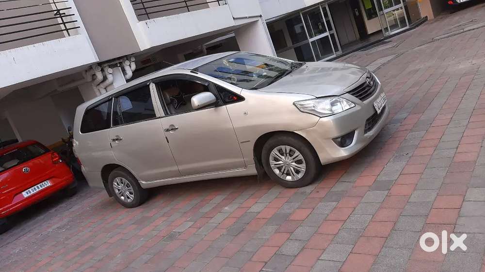Toyota Innova 2012