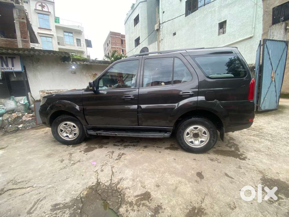Tata Safari Storme 2015