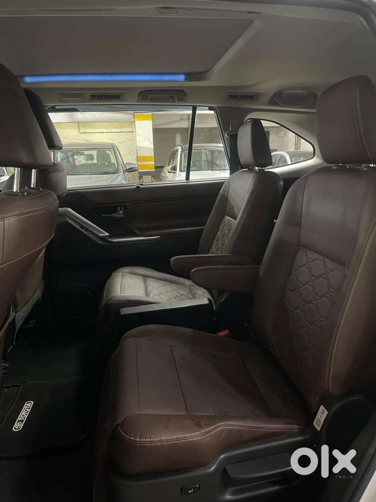 Toyota Innova Hycross 2.0 Zx (o) Hybrid 7 Str, 2025, Petrol