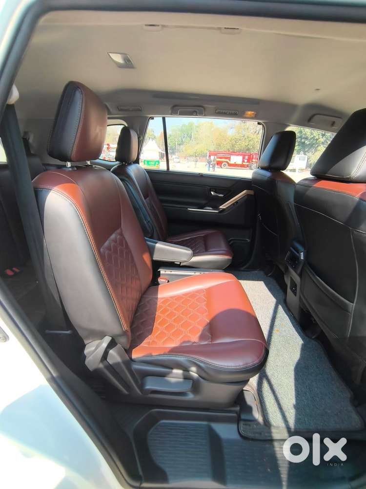 Maruti Suzuki Invicto Zeta Plus 8str, 2022, Petrol