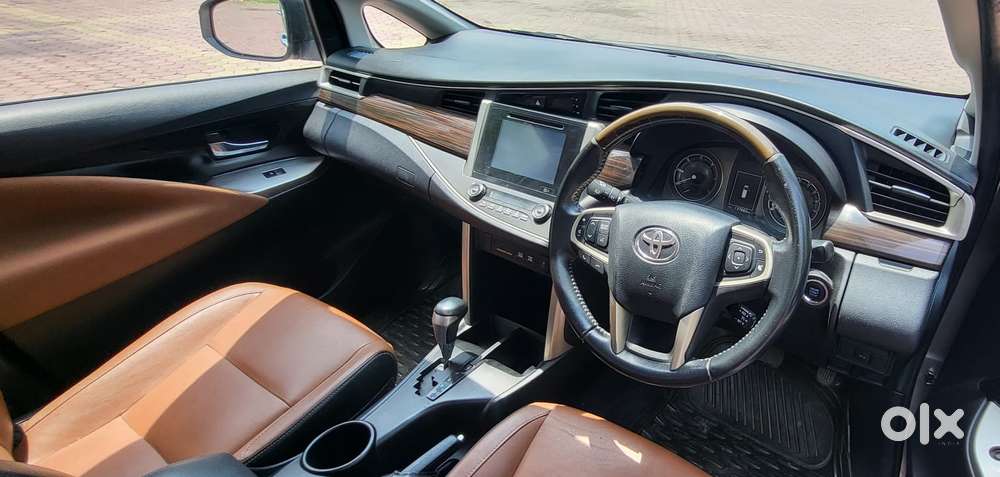 Toyota Innova Crysta 2.8 Zx At 7 Seater, 2016, Diesel