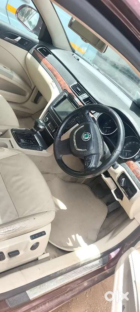 Skoda Superb 2010 Petrol 85000 Km Driven