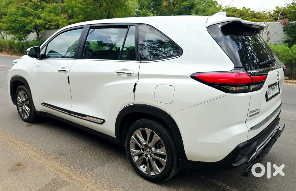 Toyota Innova Hycross 2.0 Zx (o) Hybrid 7 Str, 2025, Petrol