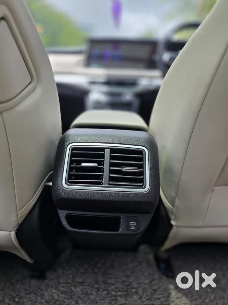 Mahindra Xuv700 2.2 Ax 7 Diesel At Luxury Pack Str, 2022, Diesel