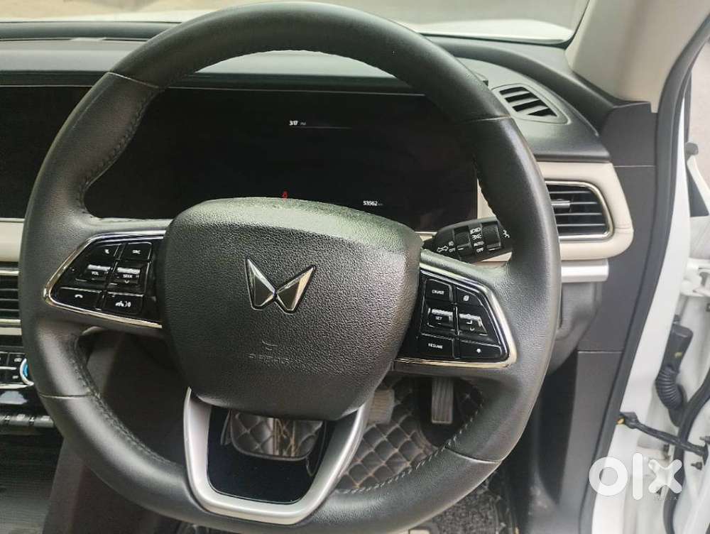 Mahindra Xuv700 2.2 Ax 7 Diesel Mt Luxury Pack Str, 2024, Diesel
