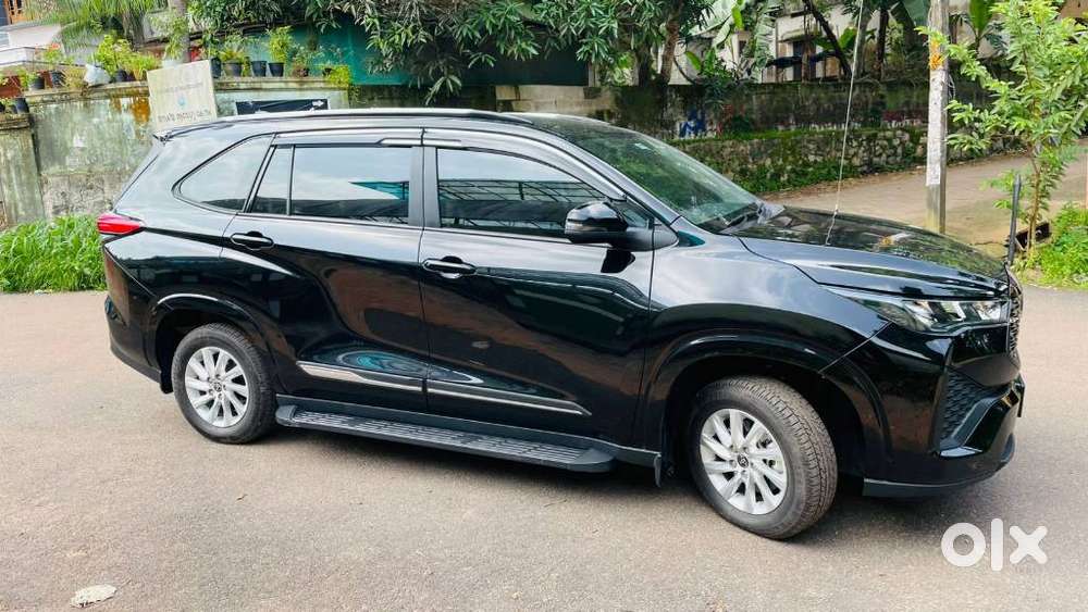 Toyota Innova Hycross, 2025
