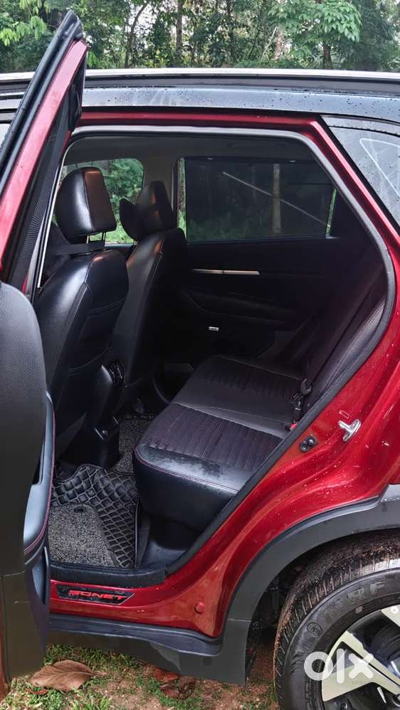Kia Sonet 2023 Petrol Well Maintained With Extended Warranty