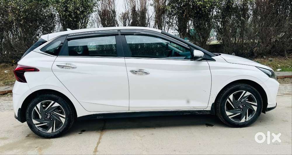 Hyundai I20 Asta (o) 1.2 Mt Dual Tone, 2023, Petrol