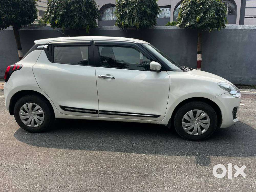 Maruti Suzuki Swift Vxi + Manual, 2022, Petrol