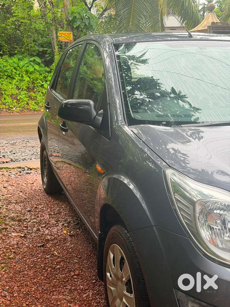 Ford Figo Petrol 2015
