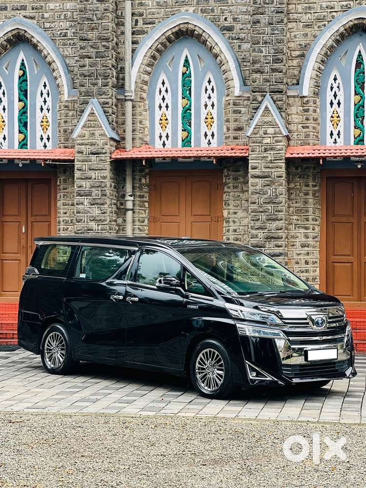 Toyota Vellfire 2.5 Executive Lounge, 2020, Cng & Hybrids