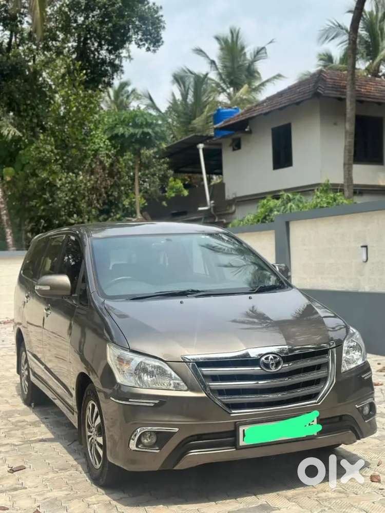 Toyota Innova 2015 V