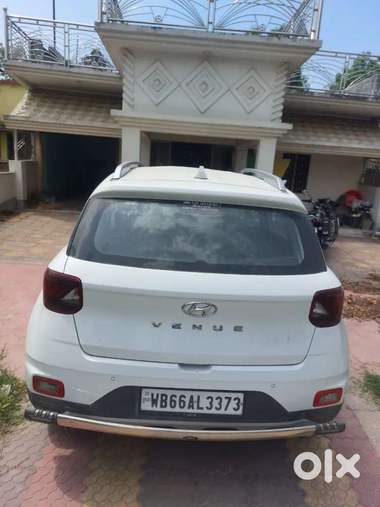 Hyundai Venue Petrol  Single Owner  Warranty Till December 26