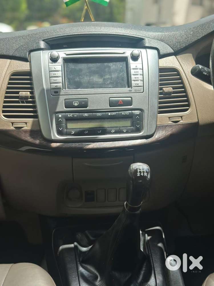 Toyota Innova 2.5 Z Diesel 7 Seater Bs Iv, 2015, Diesel