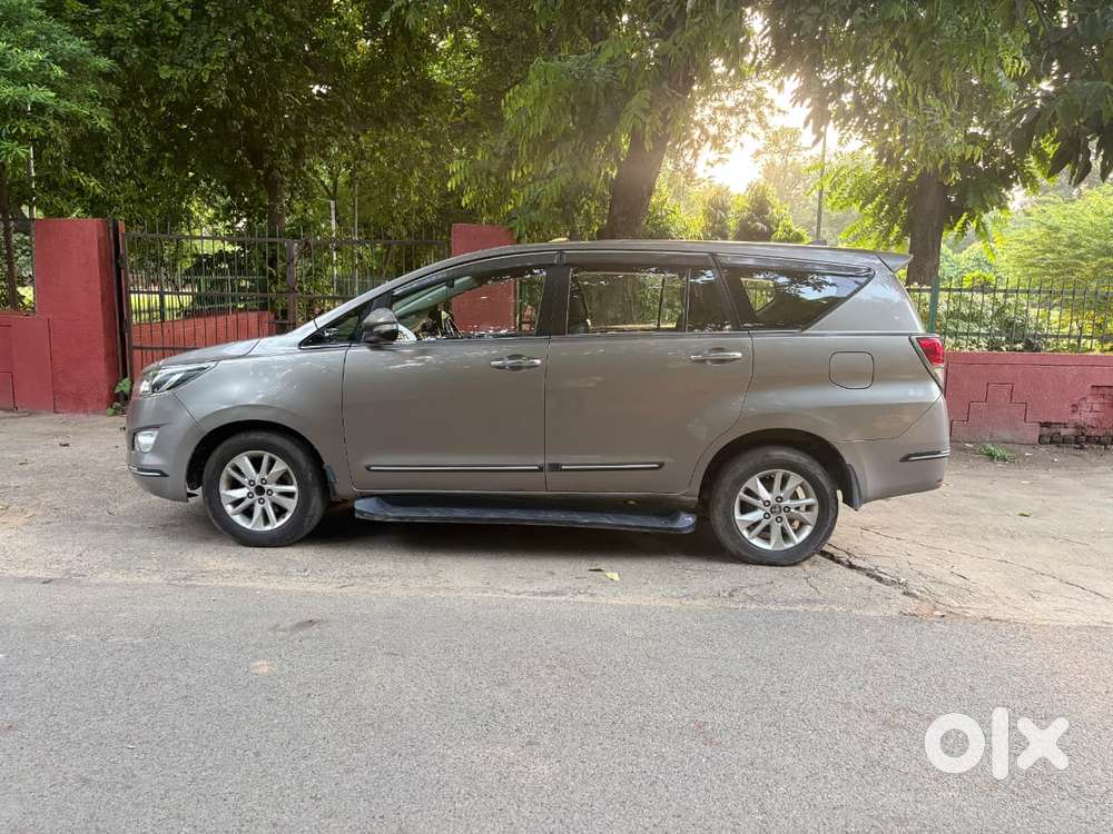 Toyota Innova Crysta 2.4 V 8 Str, 2016, Diesel