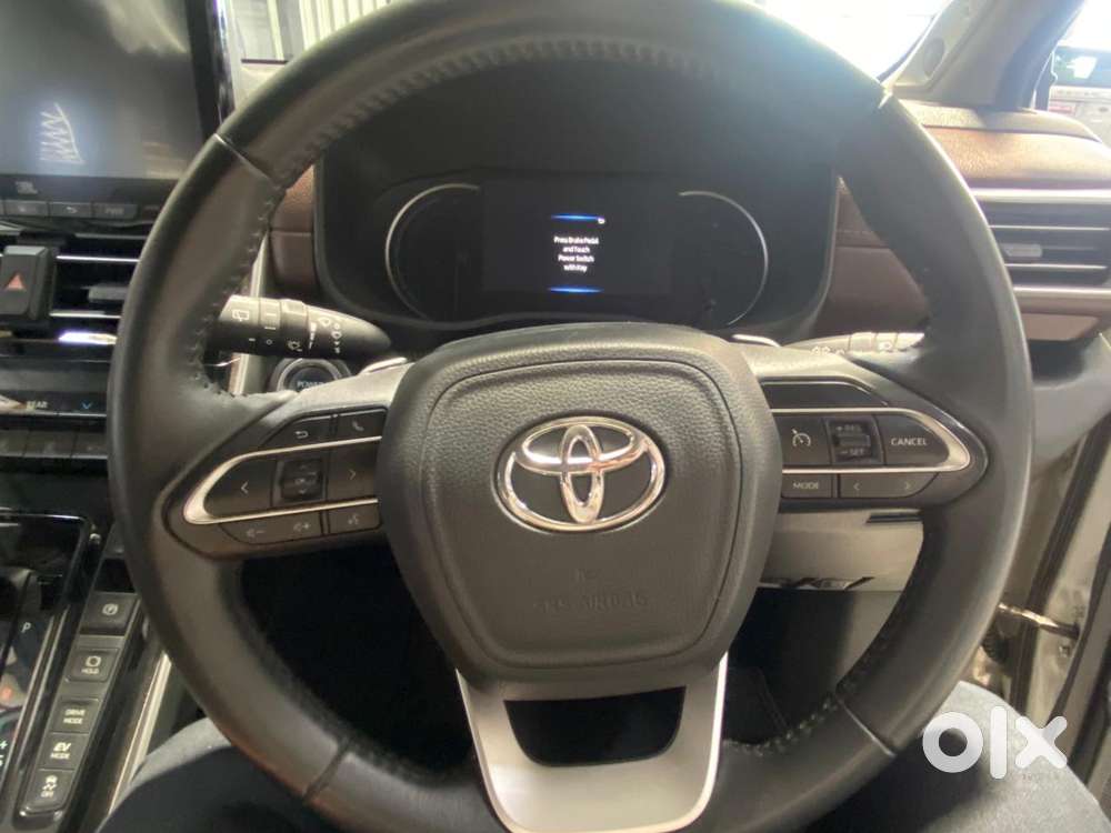 Toyota Innova Hycross 2.0 Zx Hybrid 7 Str, 2025, Petrol