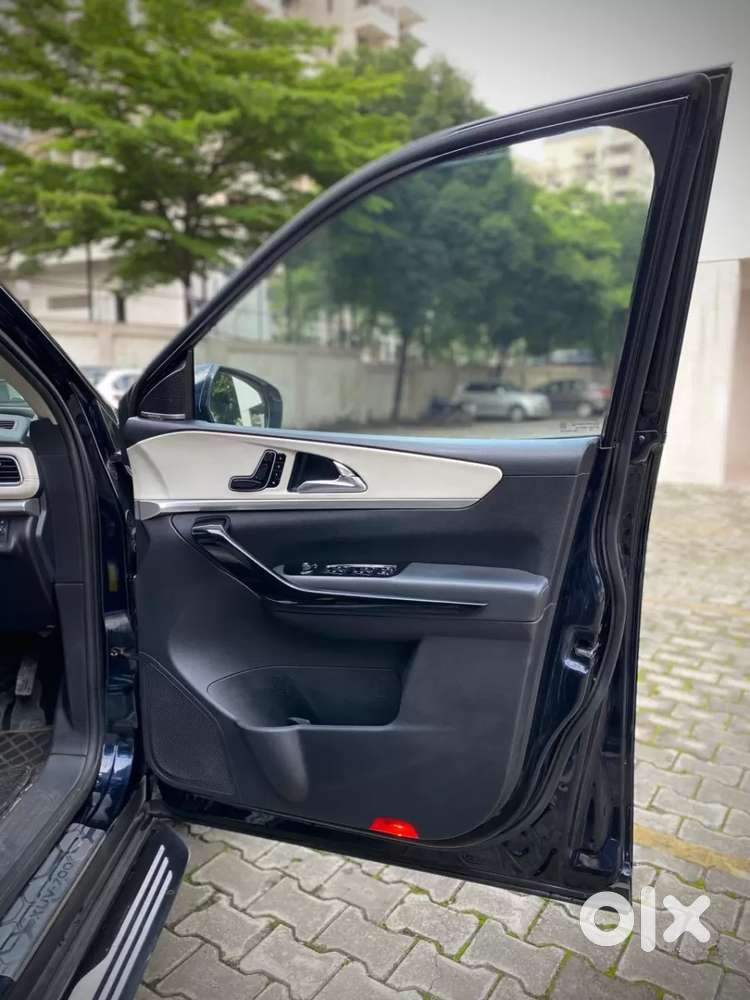 Mahindra Xuv700 2.2 Ax 7 Diesel At Luxury Pack Str Awd, 2023, Diesel
