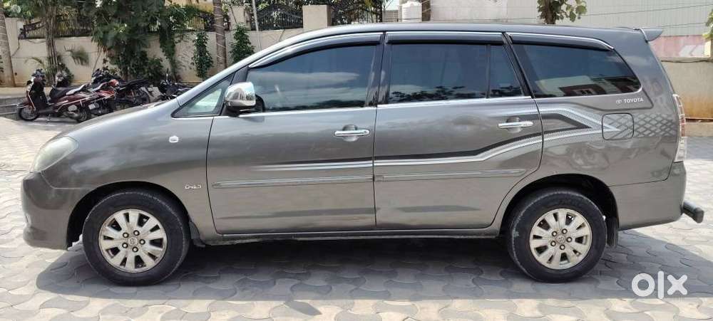 Toyota Innova 2.5 V Diesel 8-seater, 2009, Diesel