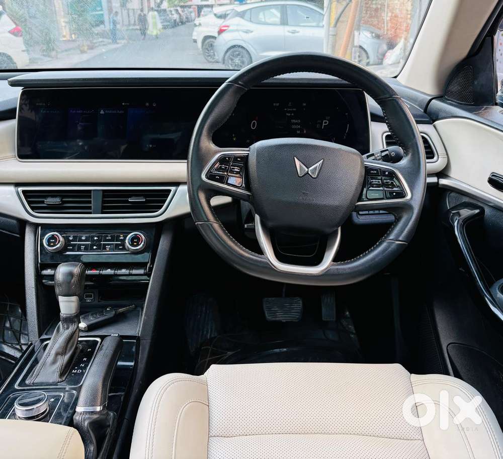 Mahindra Xuv700 2.0 Ax 7 Petrol At Str, 2022, Petrol