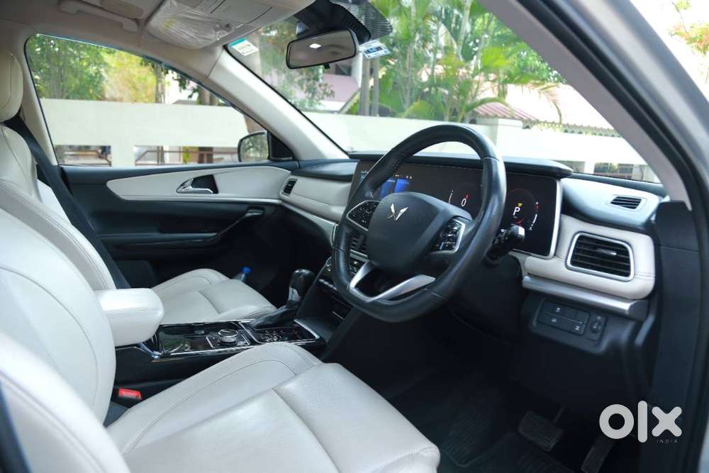 Xuv700 Awd Ax7 L (silver) 7 Seater Diesel At