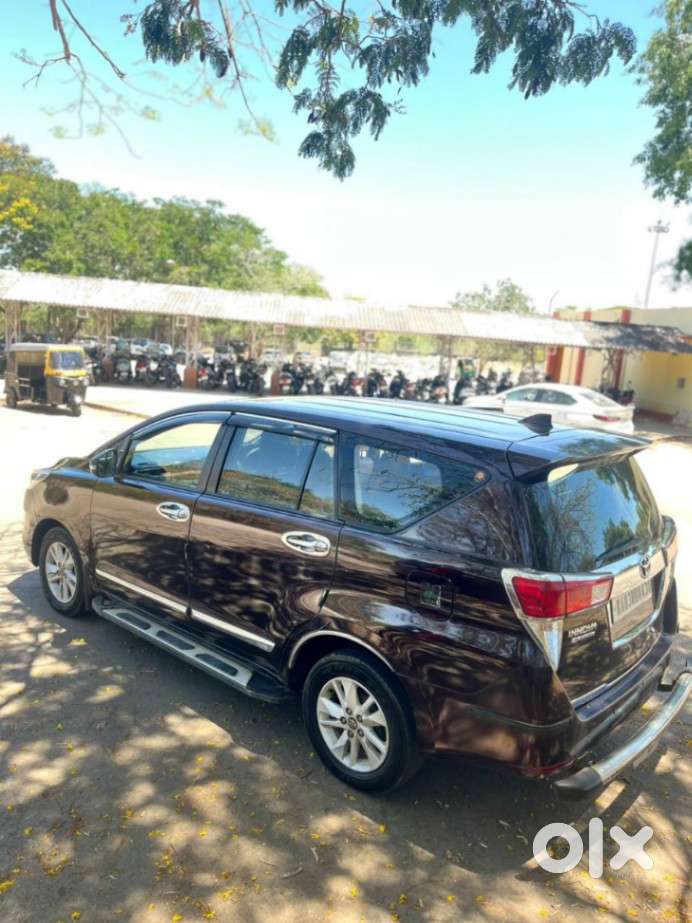 Toyota Innova Crysta 2.4 G Mt, 2017