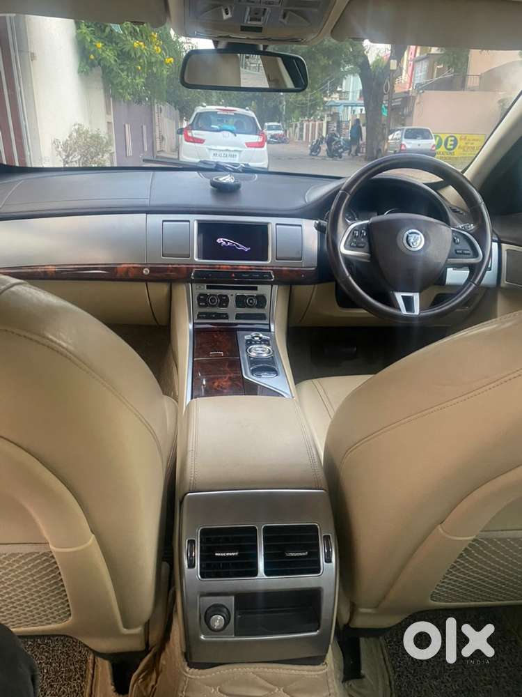 Jaguar Xf 2013 Diesel 106500 Km Driven