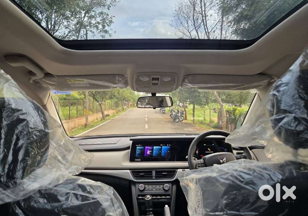Mahindra Xuv700 2.2 Ax 5 Diesel Mt Str, 2025, Diesel
