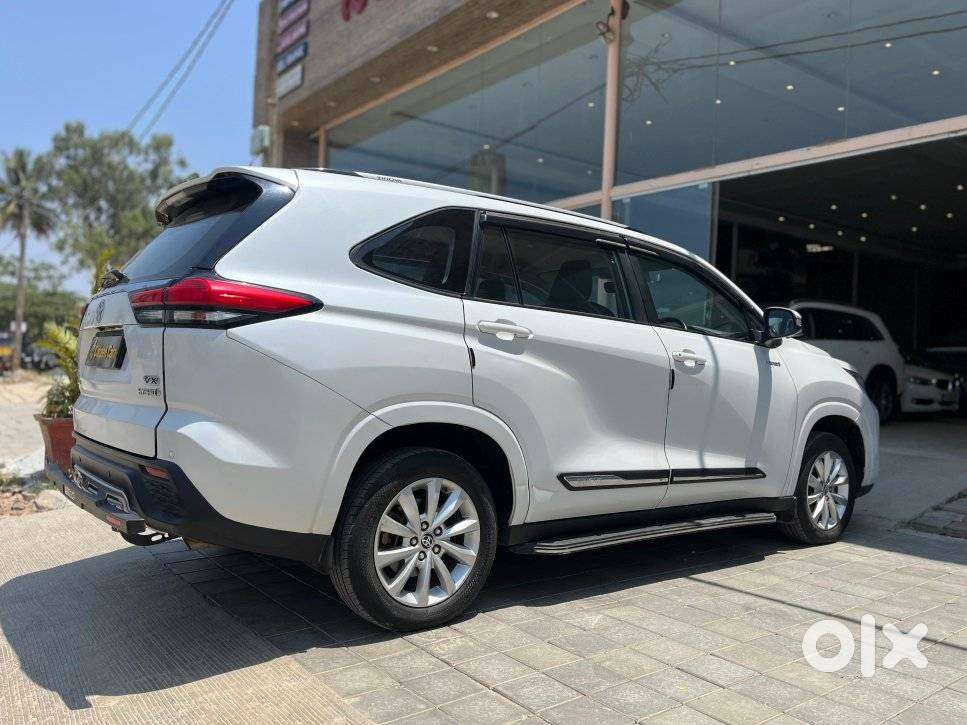 Toyota Innova Hycross 2.0 Vx Hybrid 7 Str, 2023, Petrol