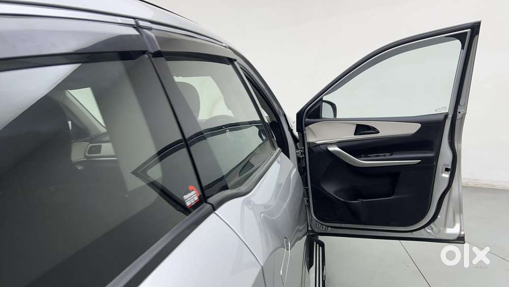 Mahindra Xuv700 2.2 Ax 5 Diesel At 7 Str, 2024, Diesel