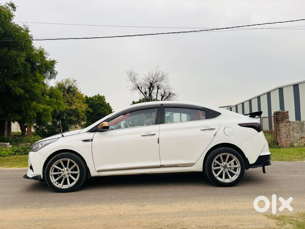 Hyundai Verna Crdi Vgt Sx 1.5, 2022, Petrol