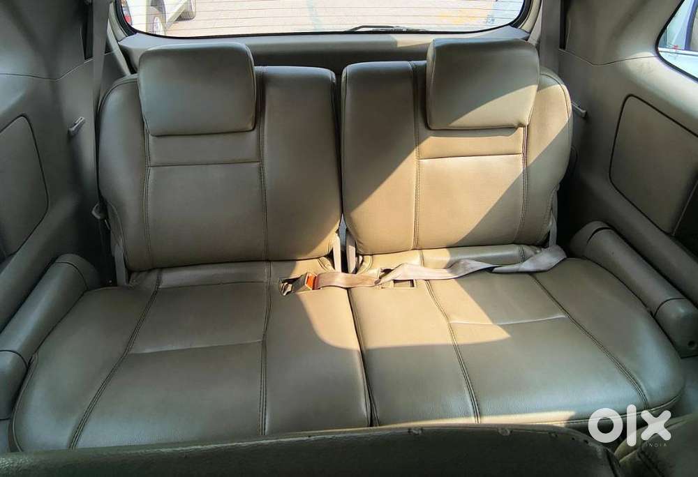 Toyota Innova 2.5 Vx (diesel) 8 Seater Bs Iv, 2011, Diesel