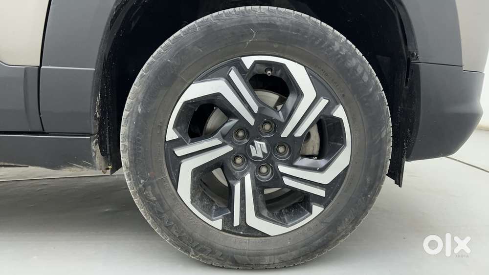 Maruti Suzuki Brezza 1.5 Zxi At Smart Hybrid Dual Tone, 2022, Petrol