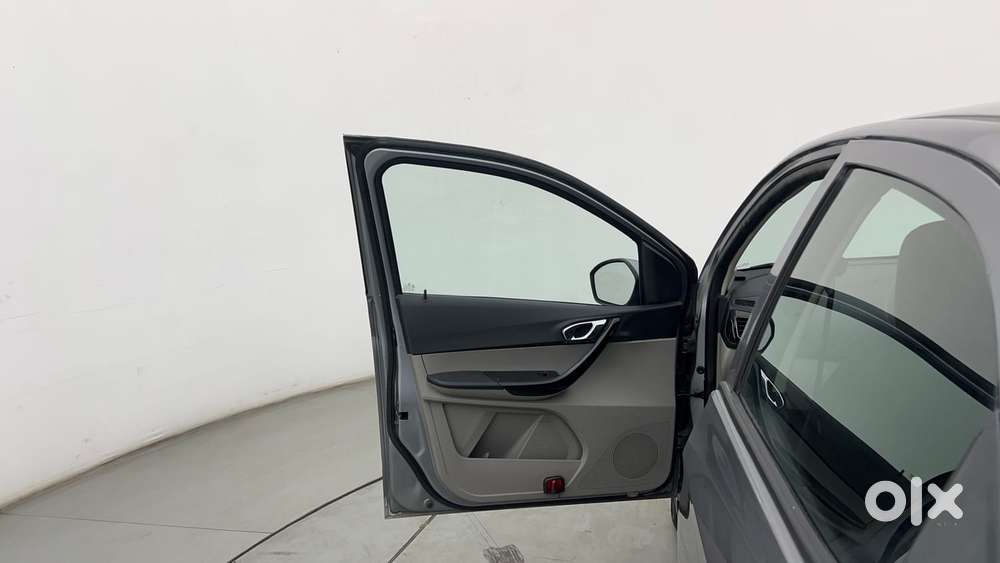 Tata Tiago Xza, 2018, Petrol