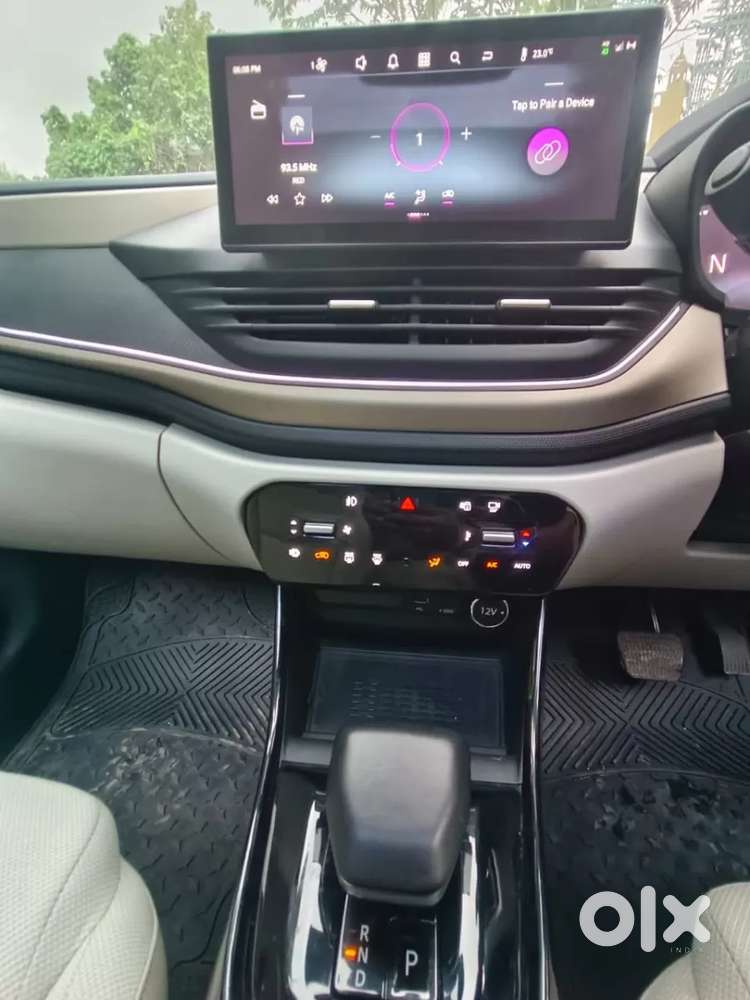 Tata Altroz, 2025, Petrol