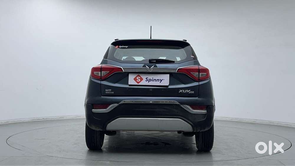 Mahindra Xuv300 1.2 W8 (o) Amt Petrol, 2023, Petrol