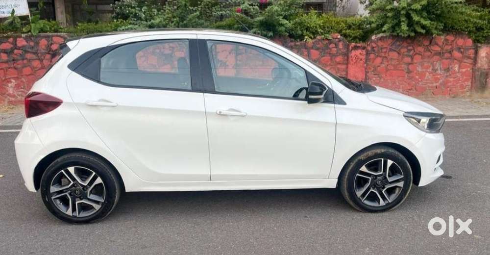 Tata Tiago 1.05 Revotorq Xz Plus Dualtone, 2022, Petrol