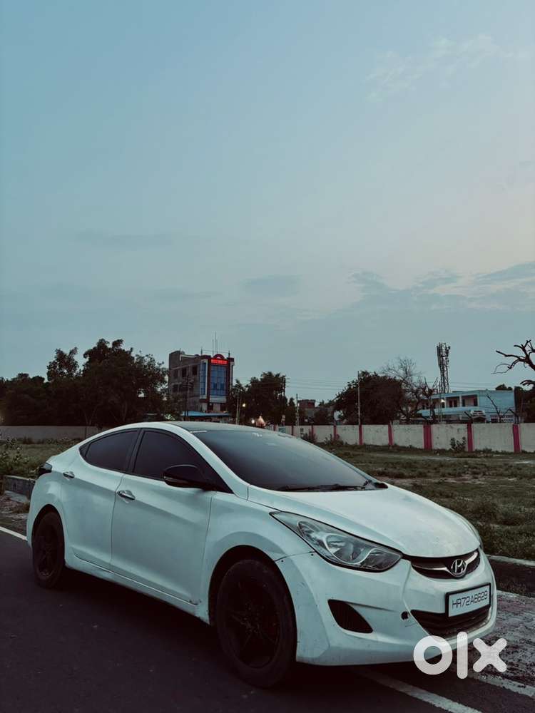 Hyundai Elantra 2013 Petrol Well Maintained