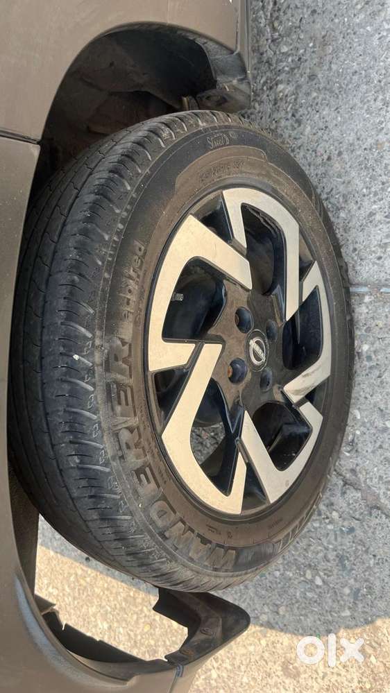 Nissan Magnite 1.0 Xv Premium, 2023, Petrol