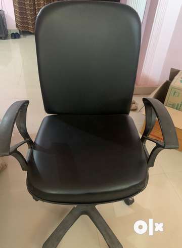 Rotating deals chair olx