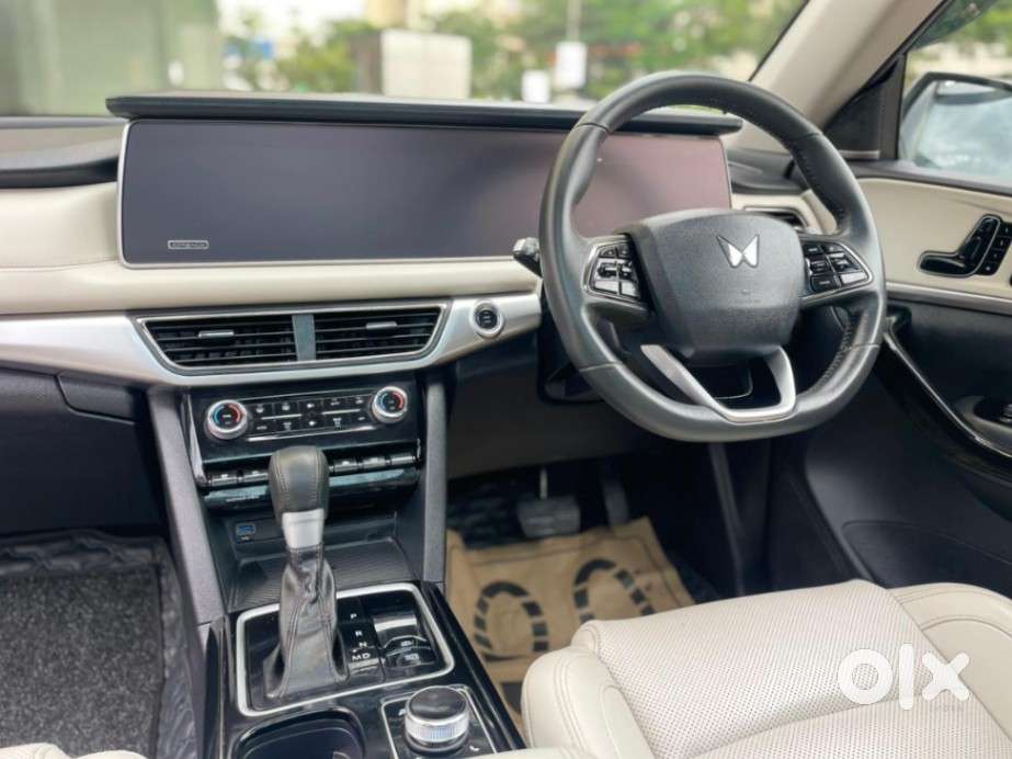 Mahindra Xuv700 2.0 Ax 7 Petrol At Luxury Pack Str, 2024, Petrol